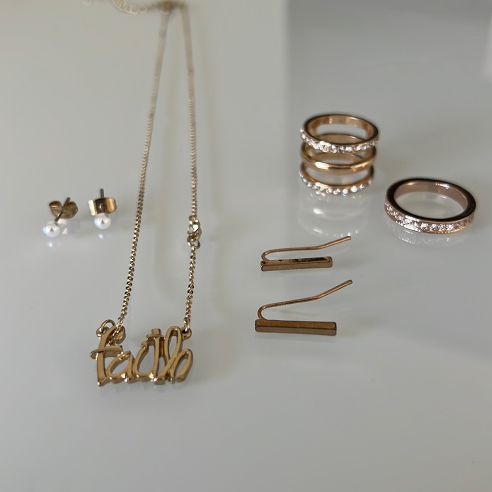 gold platted jewelry necklace, earrings, and rings